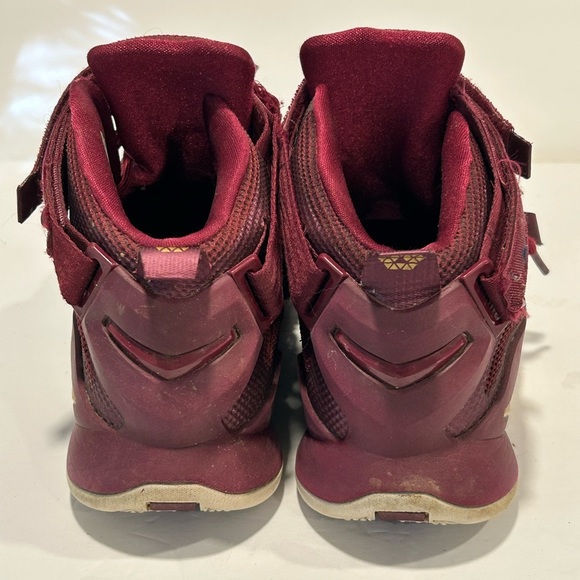 Men's Nike LeBron Soldier 9 Premium Basketball Shoes Sneakers Sz 10 Deep Garnet - Picture 4 of 10